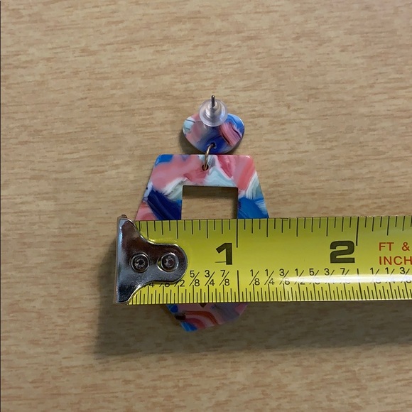 Geometric multicolored acrylic dangle earrings - Picture 4 of 4